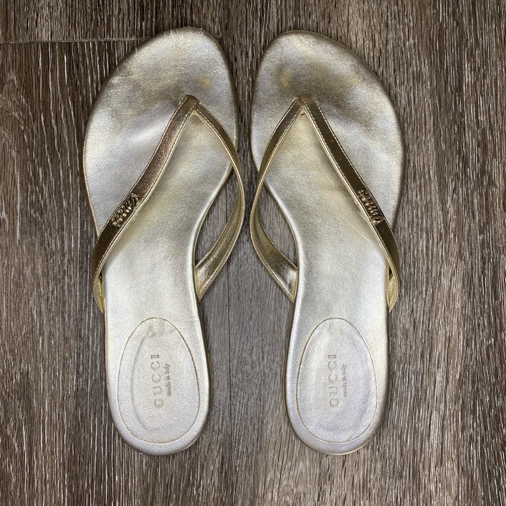 Gucci flip-flop sandals